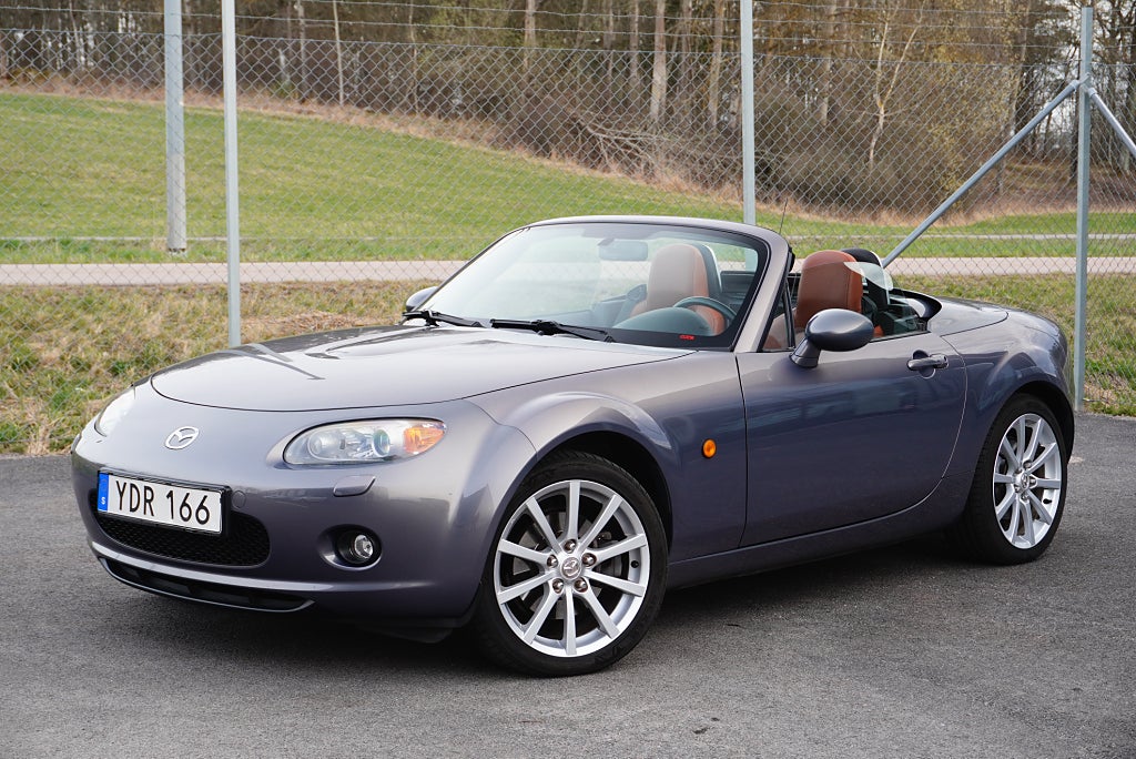 Mazda MX-5 Roadster Coupe 2.0 160 HK MZR Hardtop Skinn Nyservad