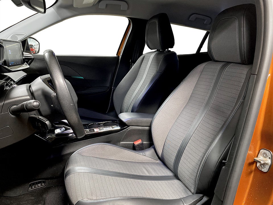 Bild på Peugeot E-2008 Allure Pack 50kWh 136hk Aut - B-KAMERA, CARPLAY