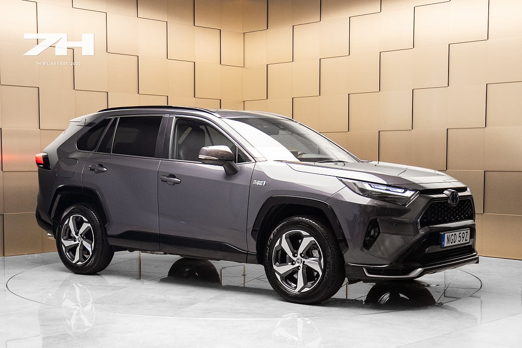 Toyota RAV4 Plug-in Hybrid X EDITION / Farthållare / Kamera