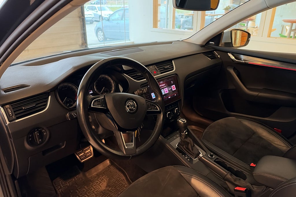 Skoda Octavia Scout 2.0 TDI SCR 4x4 Premium D-värm Kamera Drag Sov Hjul  miniatyr 5