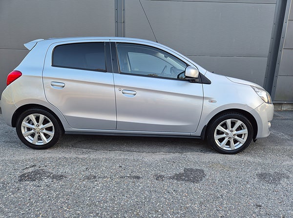 Mitsubishi Space Star 1.2 Automat 6400 mil till salu hos Haninge Motor