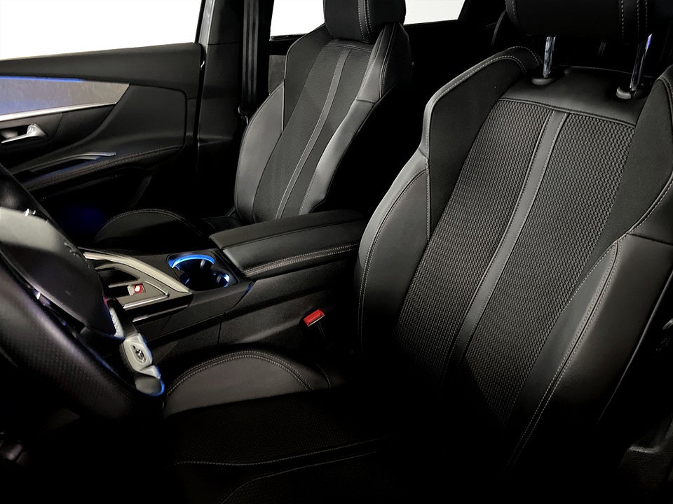 Bild på Peugeot 5008 GT 1.2 PT 130hk Aut 7-SITS B-KAMERA CARPLAY