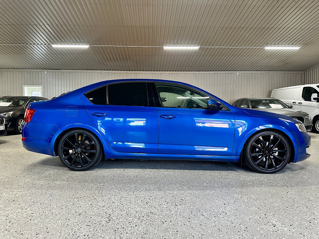 Skoda Octavia 1.6 TDI Ambition Euro 5 Kamrem Bytt Nya däck Ny bess
