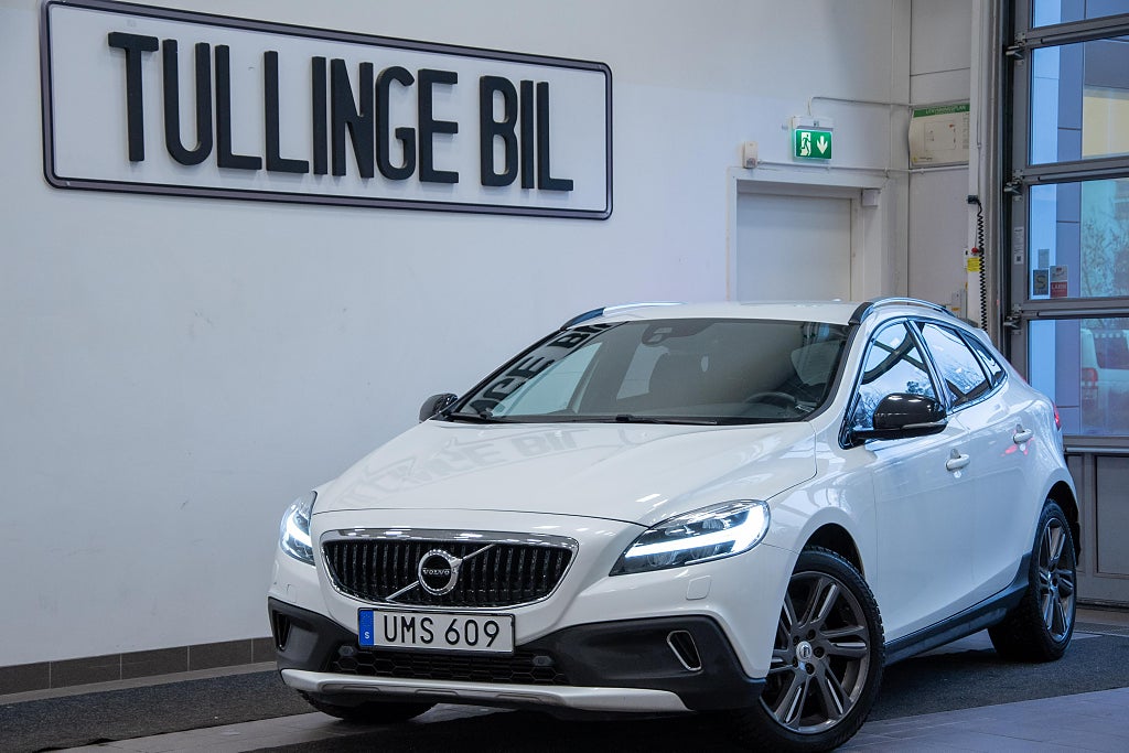 Volvo V40 Cross Country D3 Summum Läder VoC Värm P-Sensorer Lågmil 