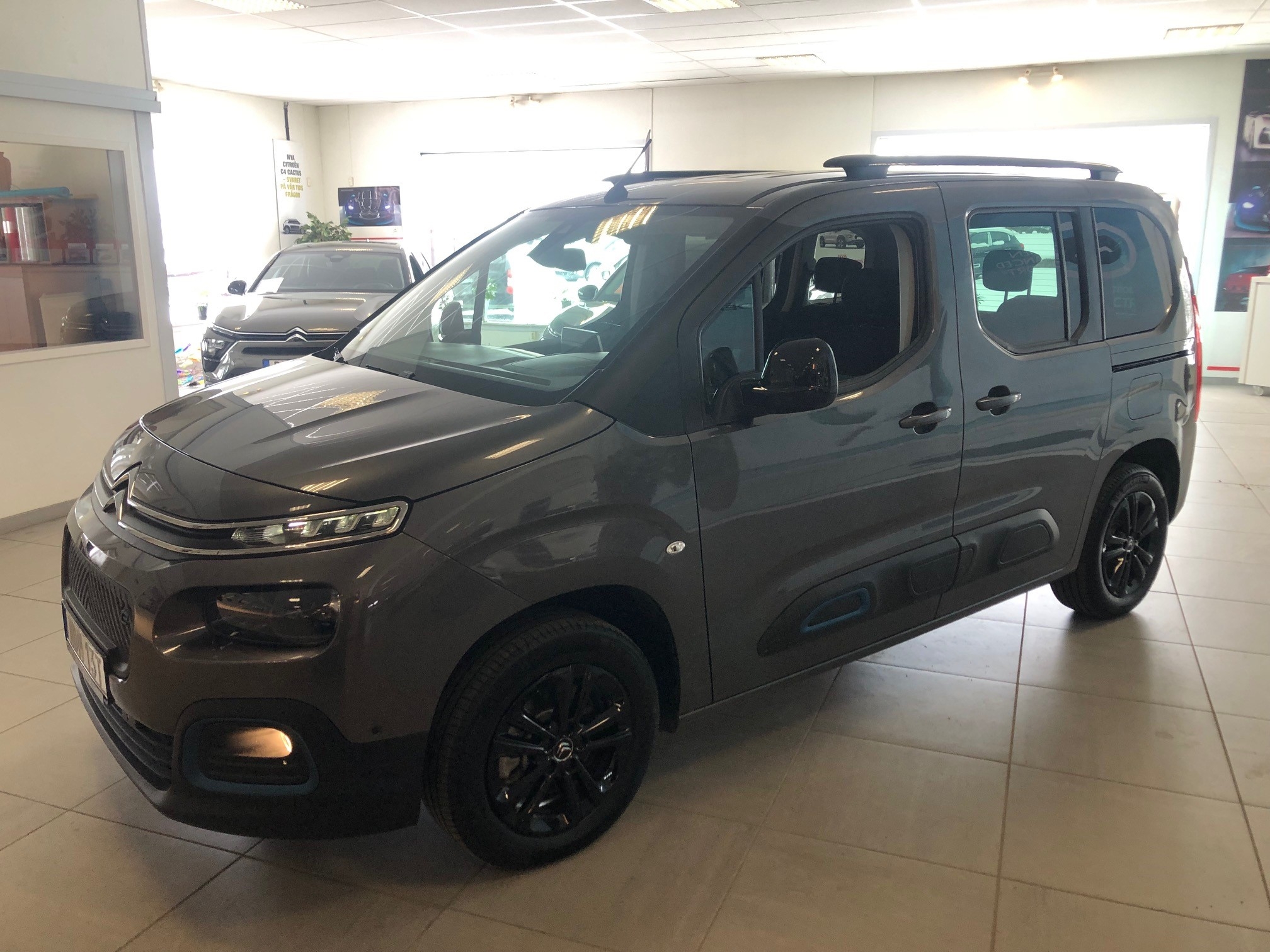 Citroen E-Berlingo Multispace Shine 2022, photo 2/38