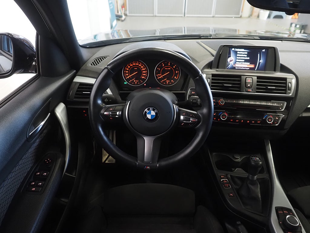 BMW 116 d M Sport P-Sensorer Farthållare HiFi Shadowline 18" 2016