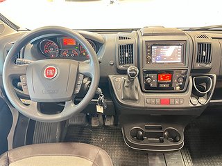 Husbil-halvintegrerad Adria CORAL PLUS 670 DC 27 av 28