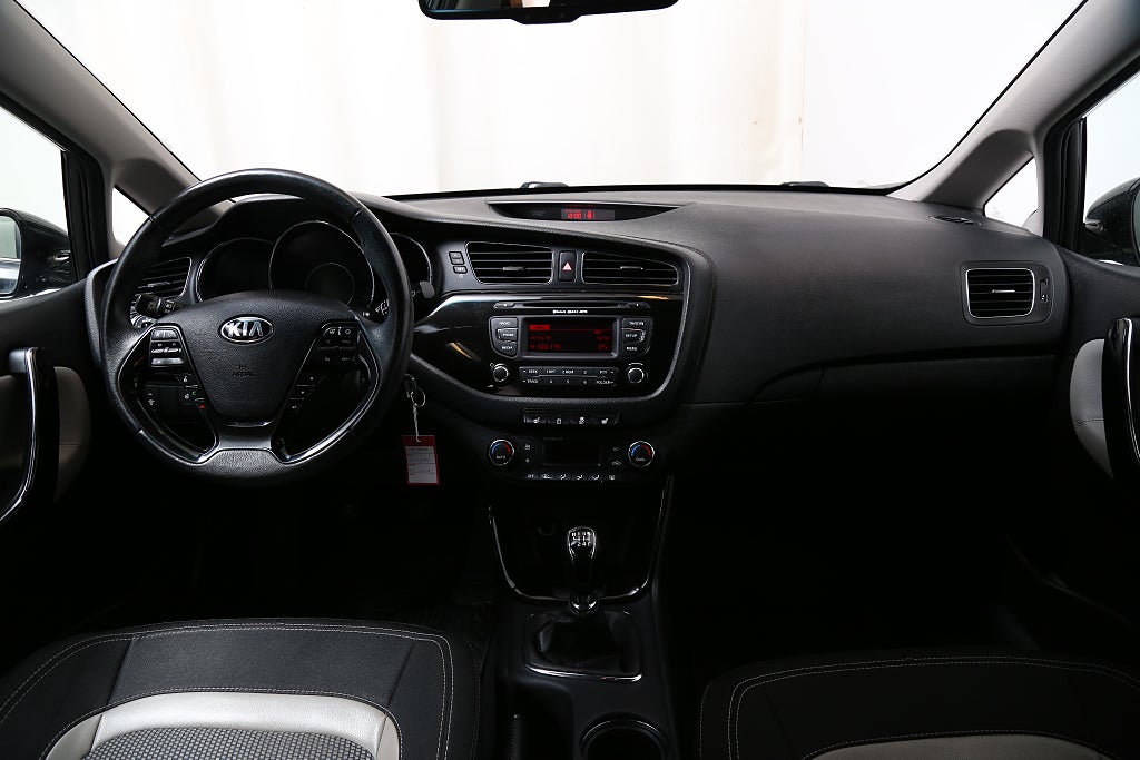 Kia Ceed 1,6 CRDi 128hk ECO Komfort Kombi Nybesikt Motorvärmare 2015