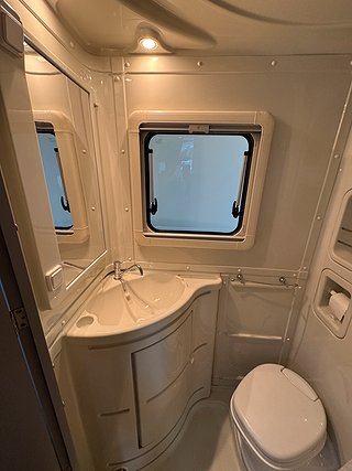 Husbil-halvintegrerad Wingamm Brownie 5.8 13 av 18