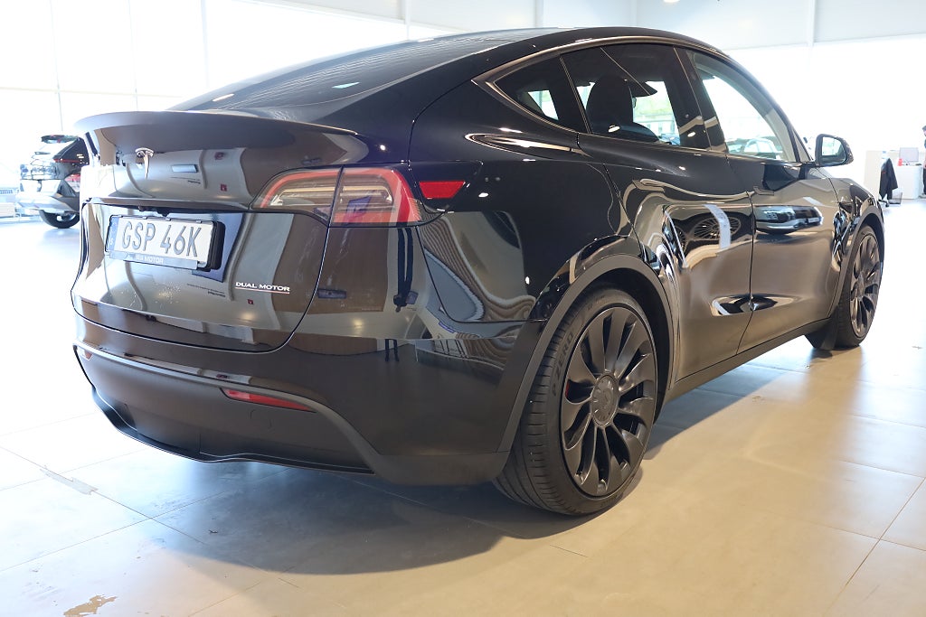 Tesla Model Y Performance AWD 534hk | Dragkrok | 2025