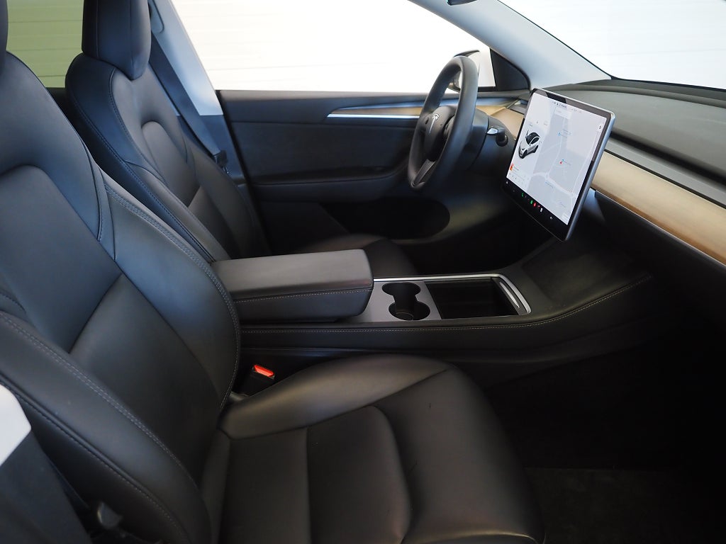 Tesla Model Y Long Range AWD 514hk Moms 20" Induction Pano 2021