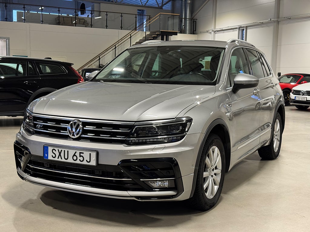 Volkswagen Tiguan 2.0 TDI AUT R-LINE MOMS EN ÄGARE V-HJUL DUBB DRAG 