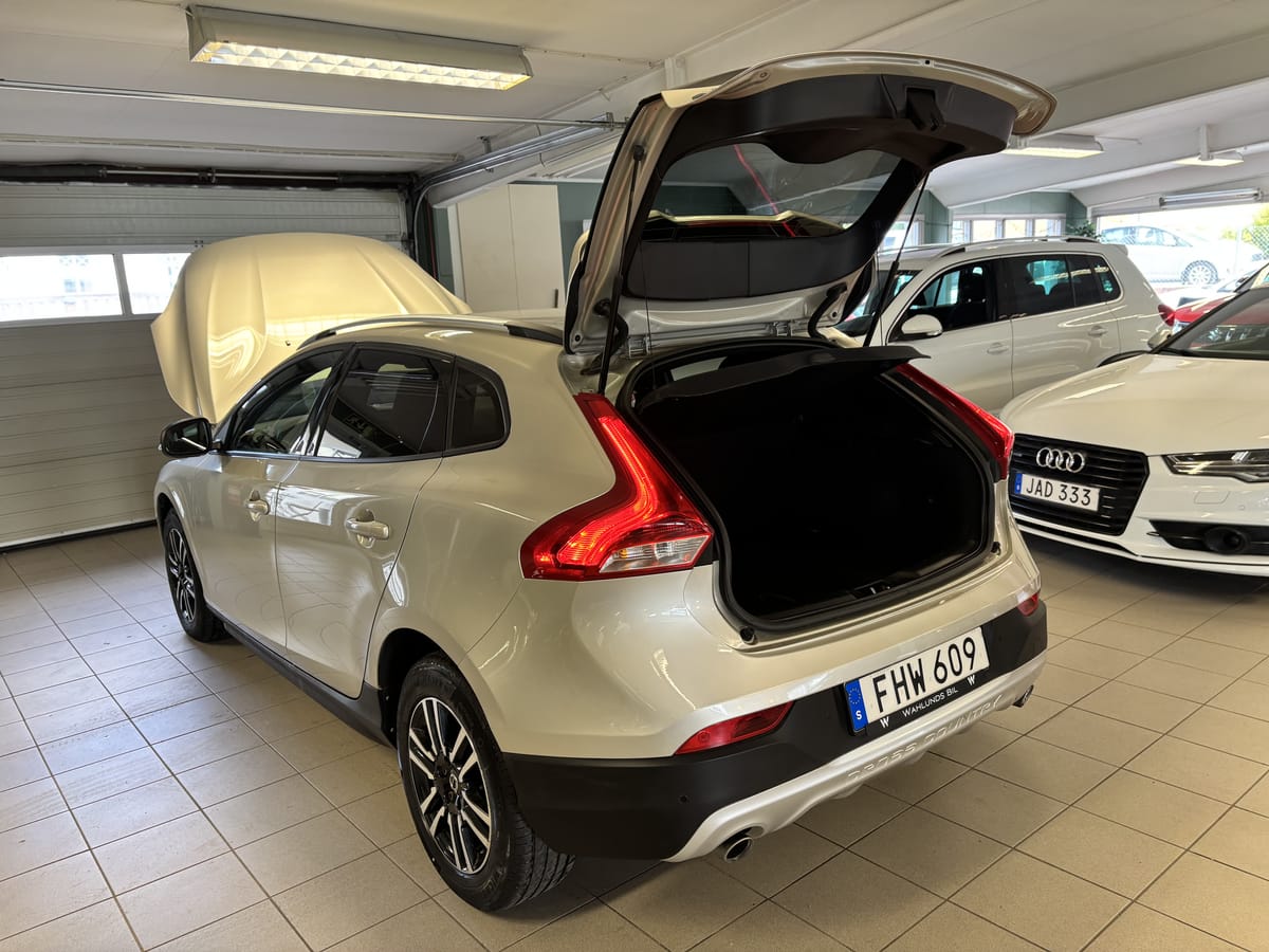 Volvo V40 Cross Country 2017, kuva 2/44