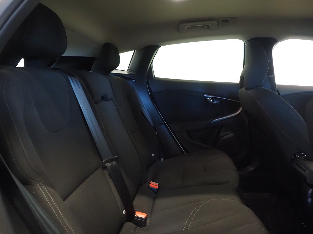 Volvo V40 D2 120hk Kinetic Business II Klimatpkt P-Värmare PDC