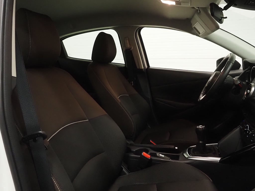 Mazda 2 1.5 SKYACTIV-G 90hk Core Motorvärmare Farthållare 2020