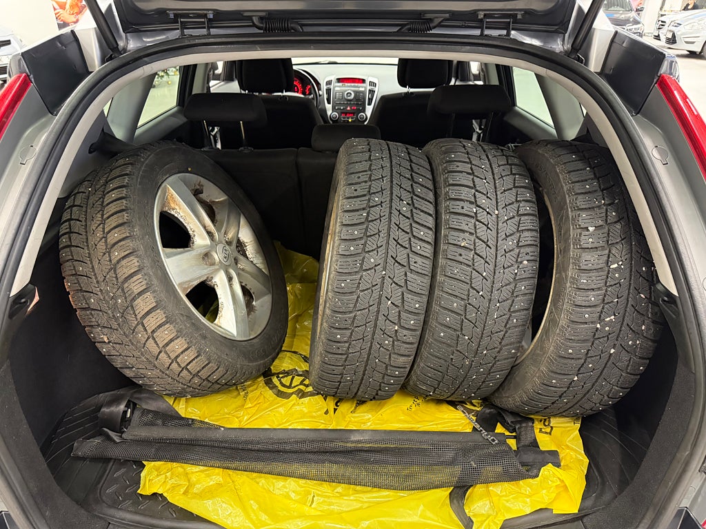 Kia Ceed cee'd_sw 1.6 CRDi Drag Värmare Vinterhjul Nybesiktigad - miniatyr 16