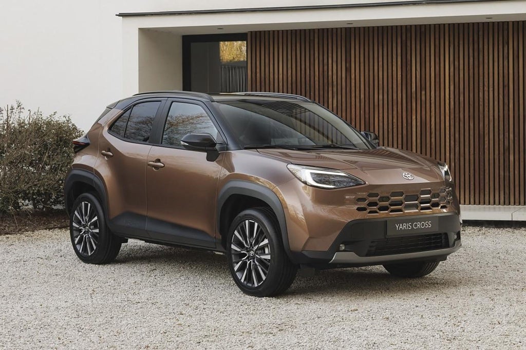 Toyota Yaris Cross NYA YARIS CROSS- KAMPANJ! PRIVATLEASEA FRÅN 3,195KR/MÅN