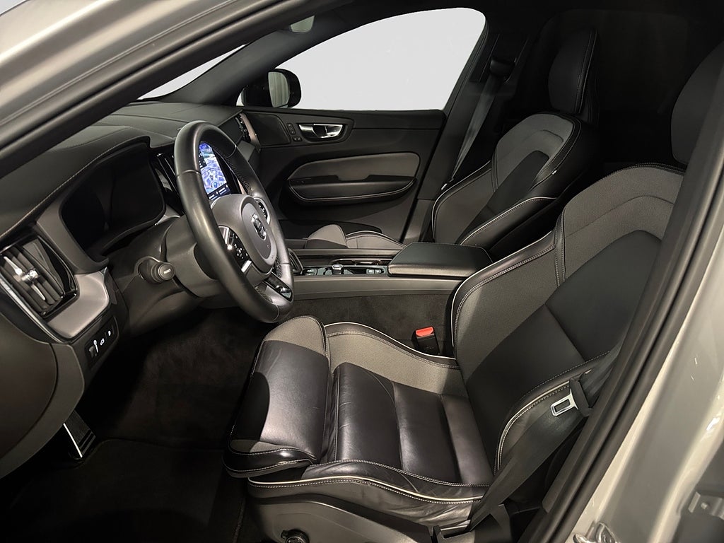 Volvo XC60 Recharge T8 AWD R-Design Adap-fart Drag Navi H/K Pano bild 11