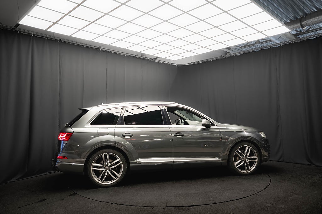 Audi Q7 TDI V6 Q S-Line 7-sits LUFT DRAG 22'' BOSE D-VÄRM 272hk