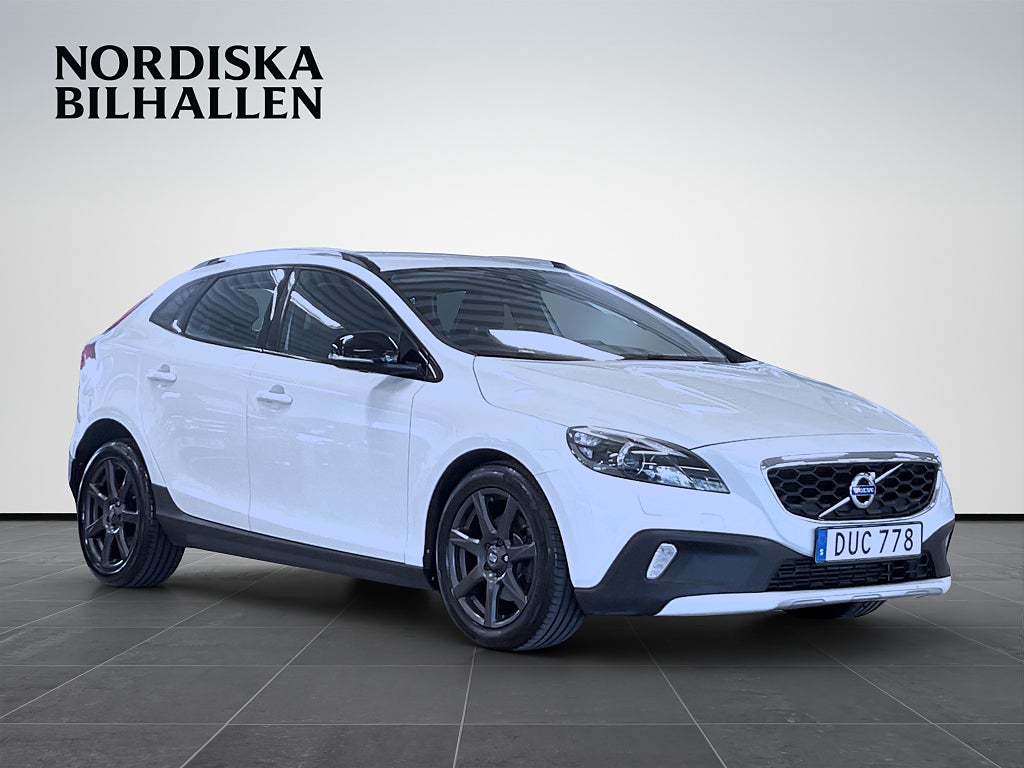 Volvo V40 Cross Country D2 Powershift Momentum Värmare Bluetooth P-sensor