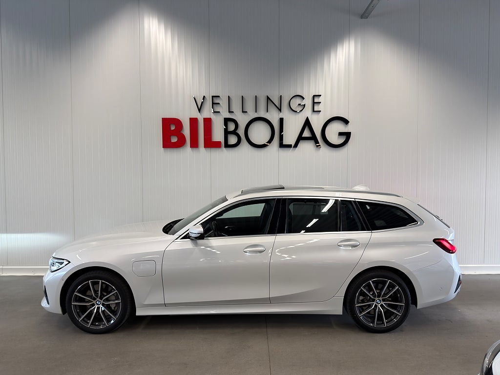 BMW 330e xDrive Touring Sport line Pano HIFI Drag HUD 360