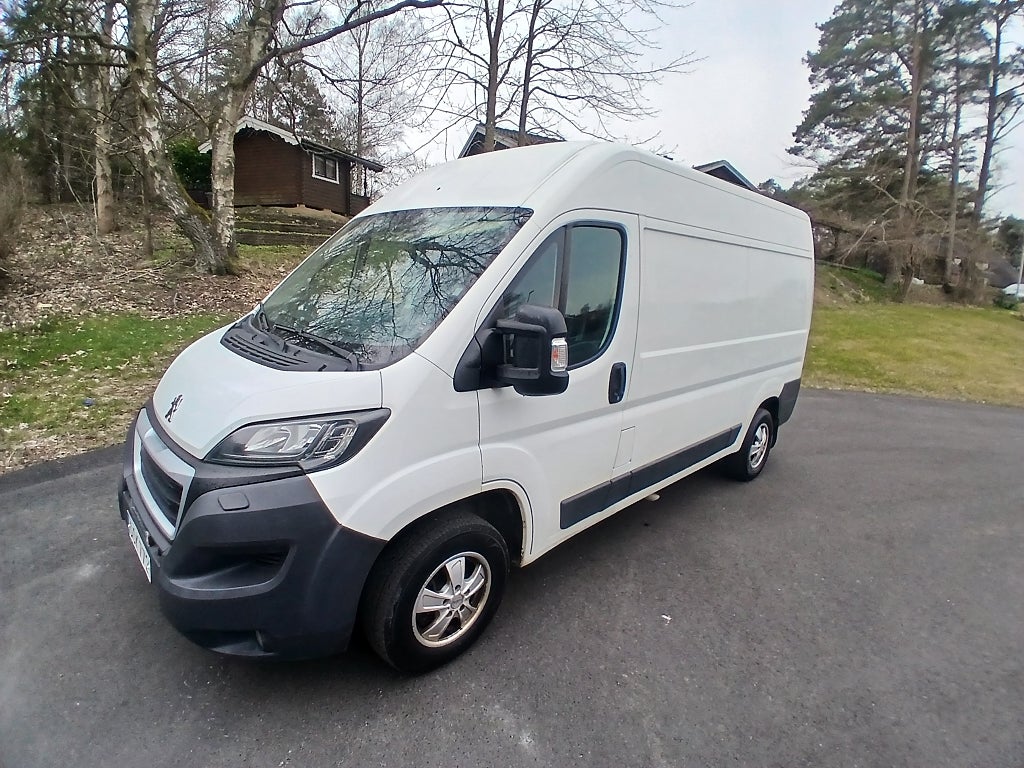 Peugeot Boxer Van 335 2.2 HDi 