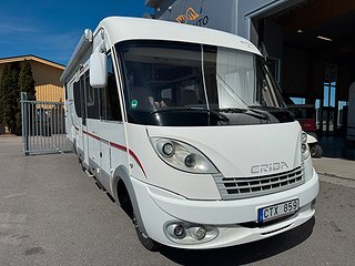 Husbil-integrerad Hymer Eriba 773 IVECO 170HK AUT 23 av 26