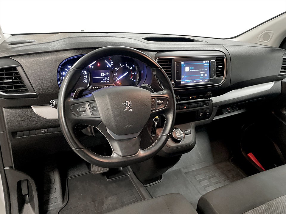 Bild på Peugeot Traveller Business 2.0 BlueHDi 144hk Aut L3 9-SITS BACKSENSORER