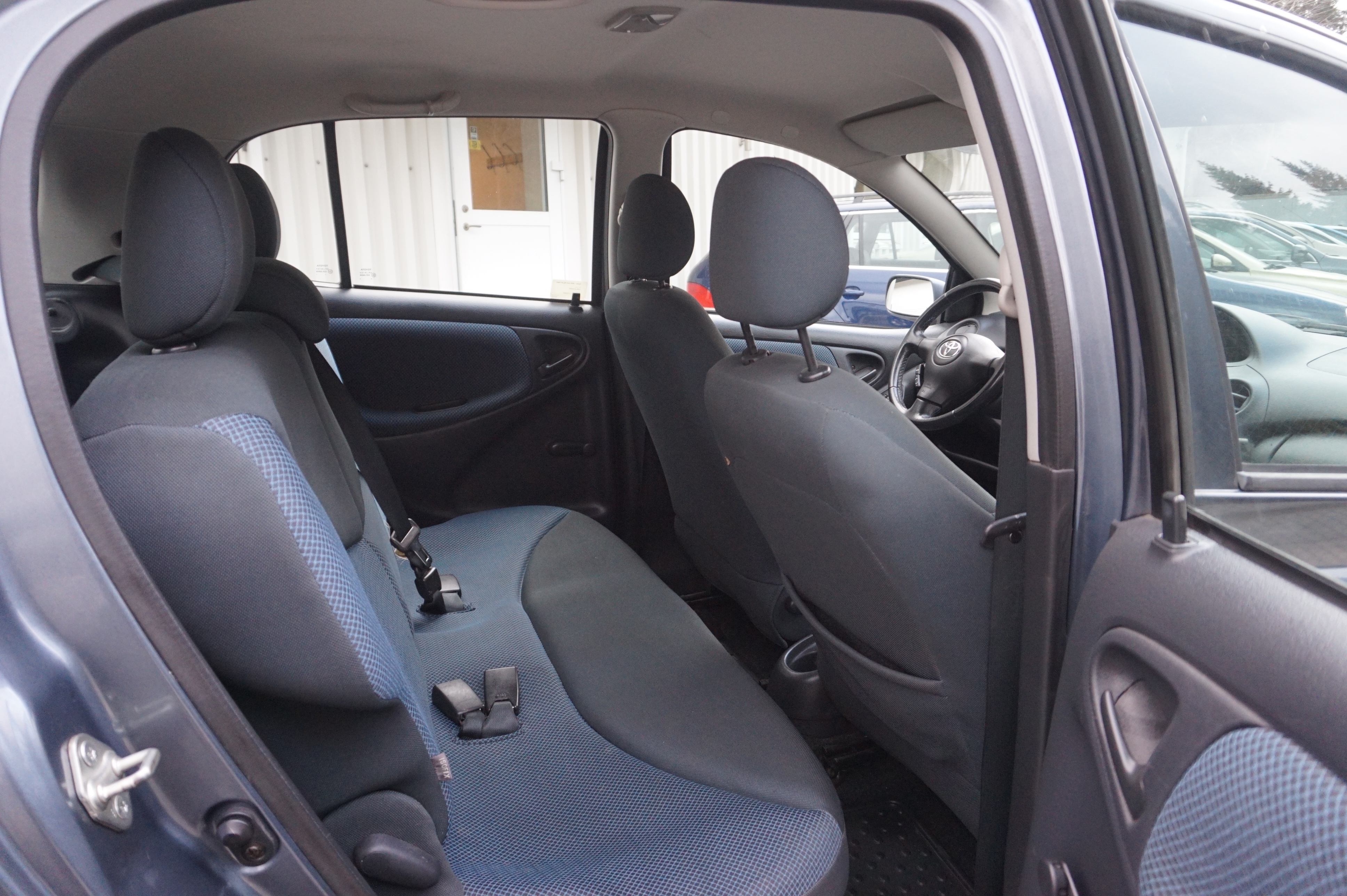 Toyota Yaris 5-dörrar 1.0 VVT-i 65hk 2006, bild 3/35