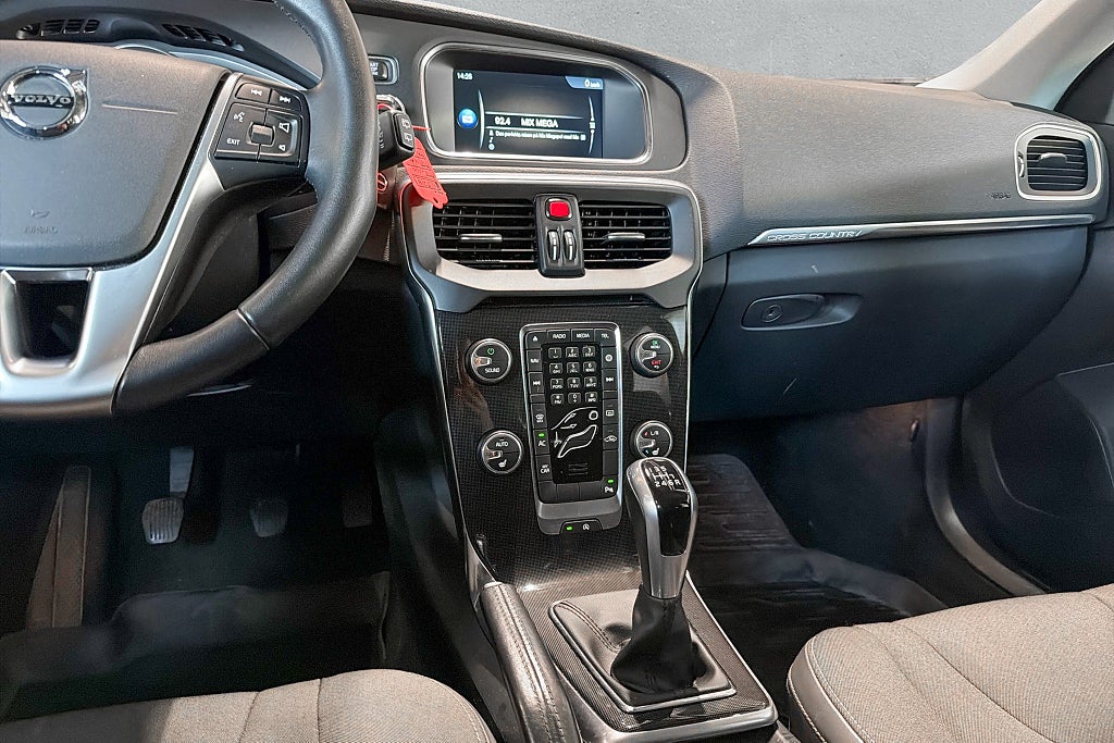 Volvo V40 Cross Country D2 Momentum Fullservad Välvårdad VOC
