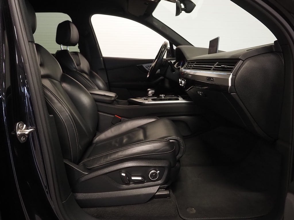 Audi Q7 3.0 TDI V6 272hk Quattro S Line 7-Sits Cockpit Bose Drag 2016