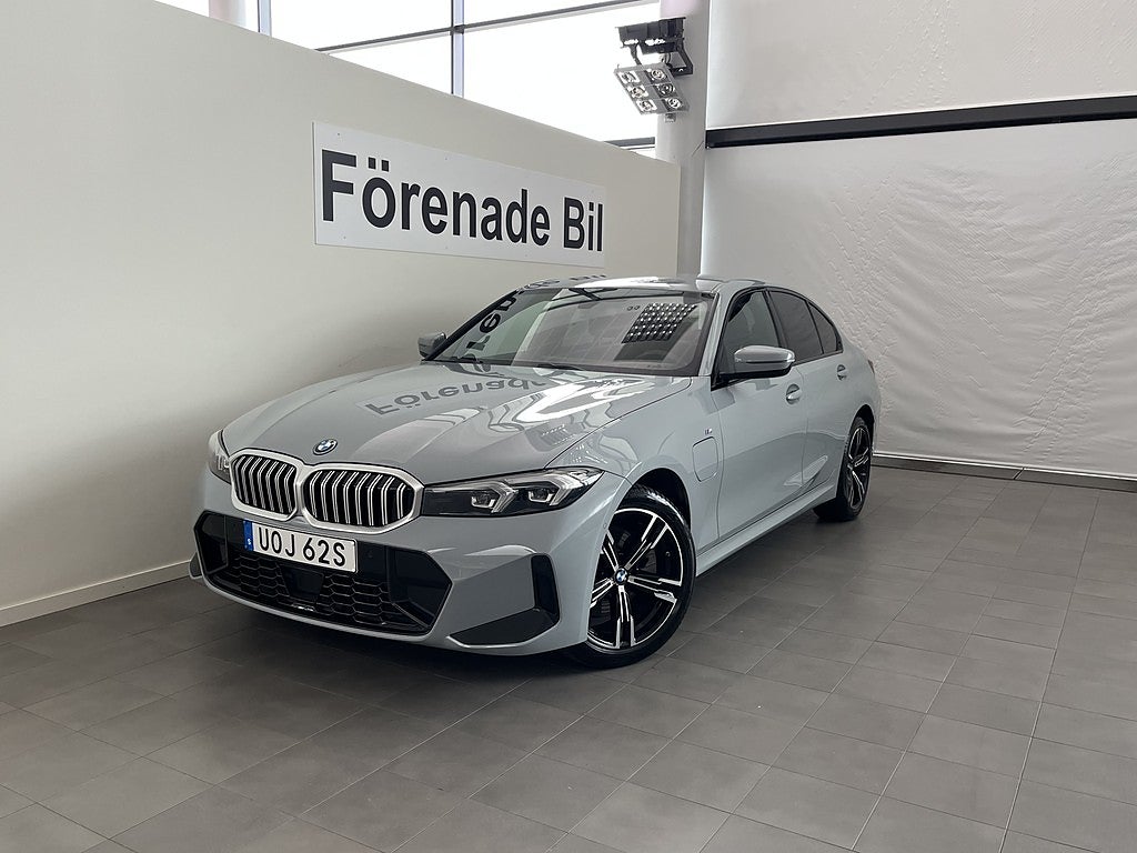 BMW 330e xDrive Sedan M Sport Rattvärme Drag Park Assist 