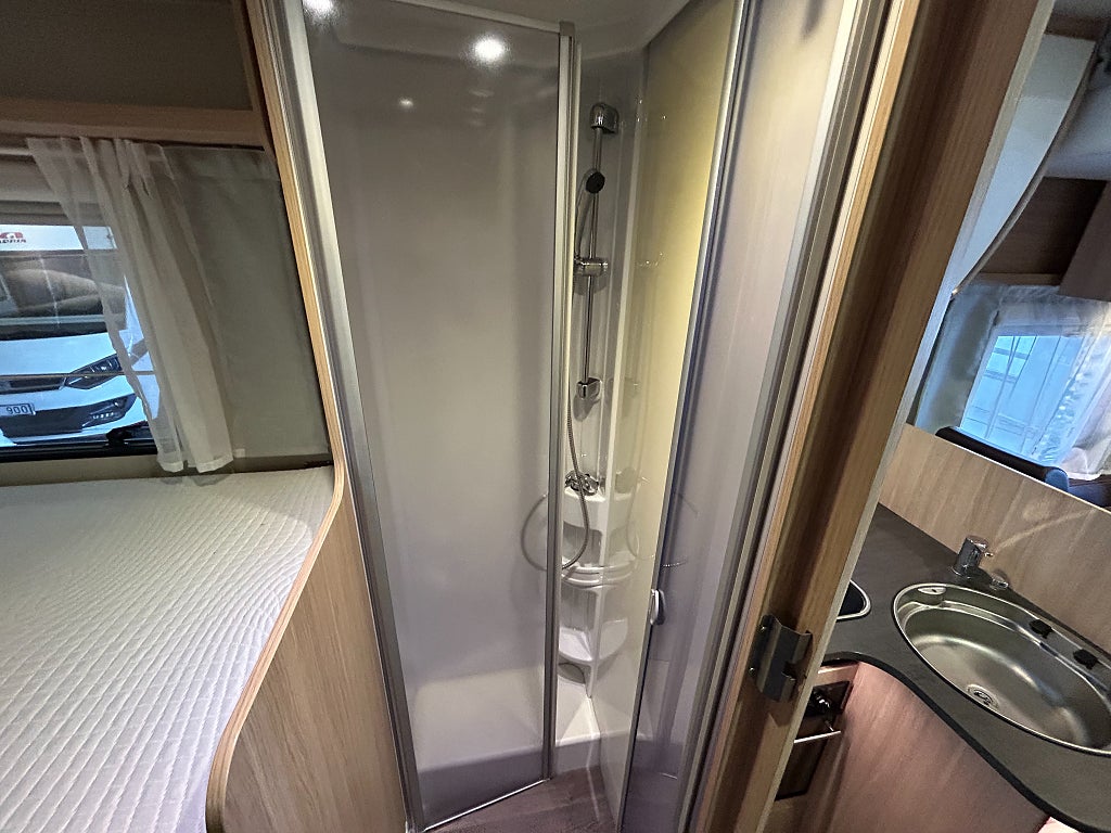 Sunlight Capron T68 / Taksäng /Solcell / Ugn / Utv. dusch  - Sunlight