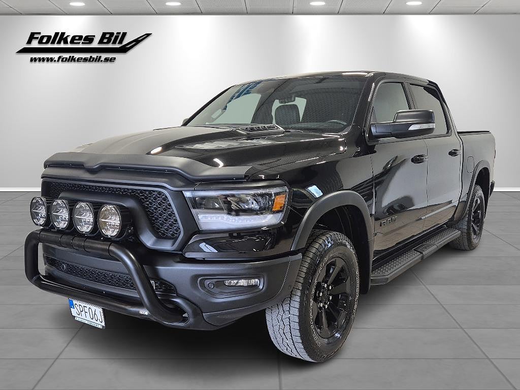Dodge RAM 1500 Crew Cab Rebel 5.7L V8 HEMI Jaktkåpa Luftfjädring