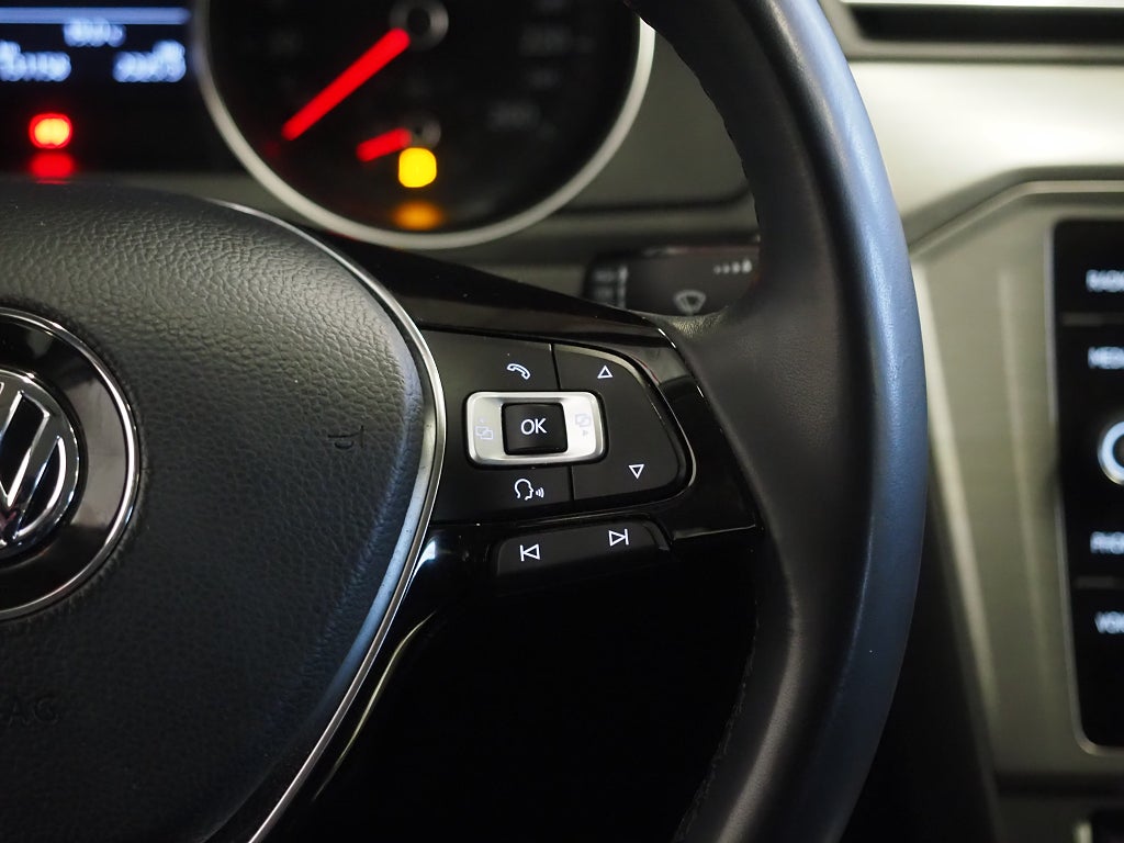 Volkswagen Passat Sportscombi 1.6 TDI 120hk Drag D-Värmare Kamera 2018