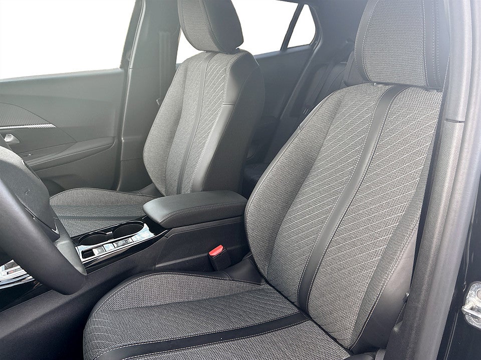 Bild på Peugeot 2008 Allure 1.2 PT 130hk B-KAMERA CARPLAY