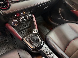Halvkombi Mazda CX-3 17 av 25