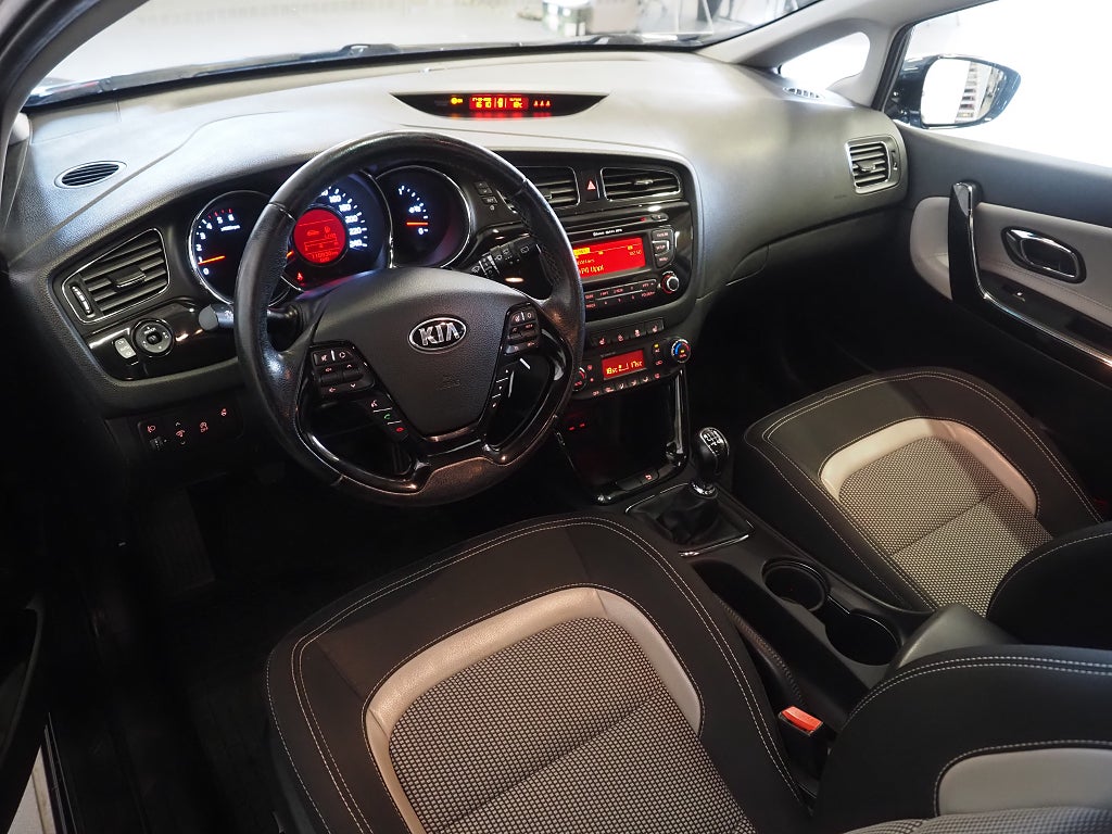 Kia Ceed cee'd 1.6 CRDi 110hk EX Comfort | Dragkrok | 2014