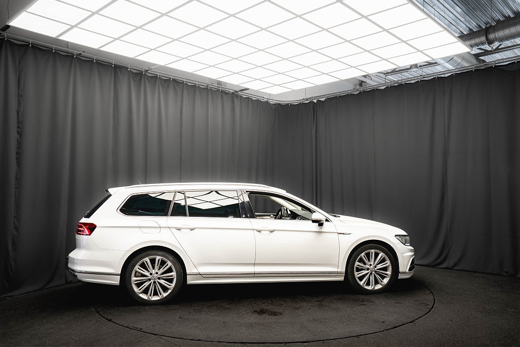 Volkswagen Passat TDI 4M R-Line NAPPALÄDER D-VÄRM DRAG KAMERA COCKPIT 190