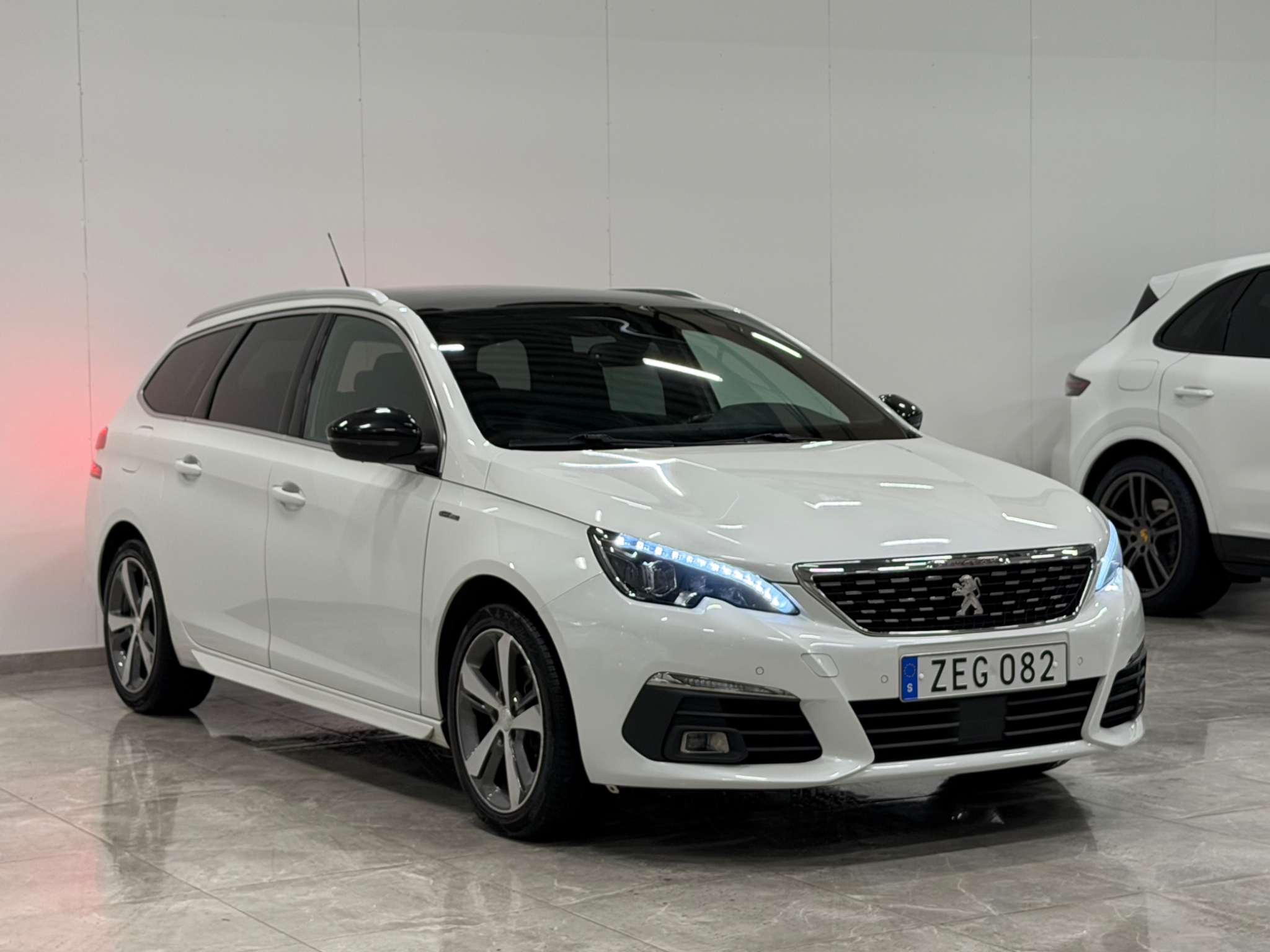 Peugeot 308 2018, bild 2/10