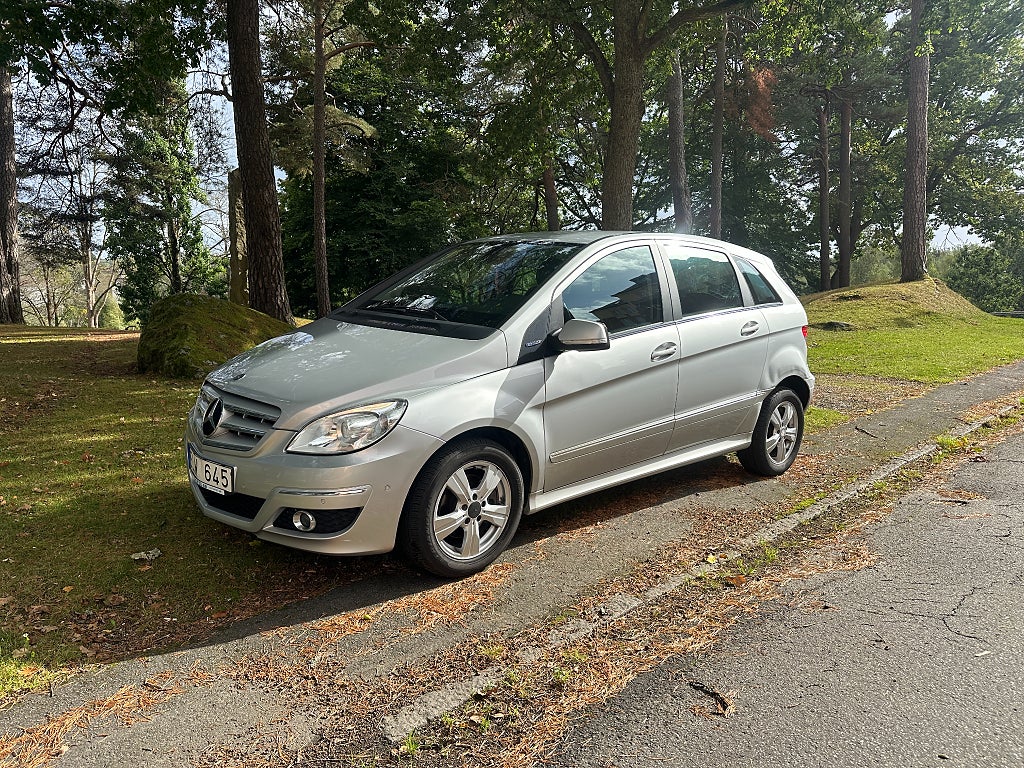 Mercedes-Benz B 180 NGT BlueEFFICIENCY 