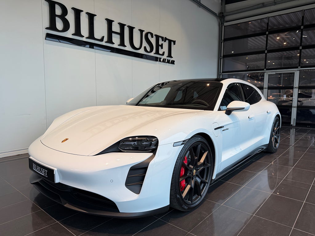 Porsche Taycan GTS Sport Turismo Se Spec/ Låga mil