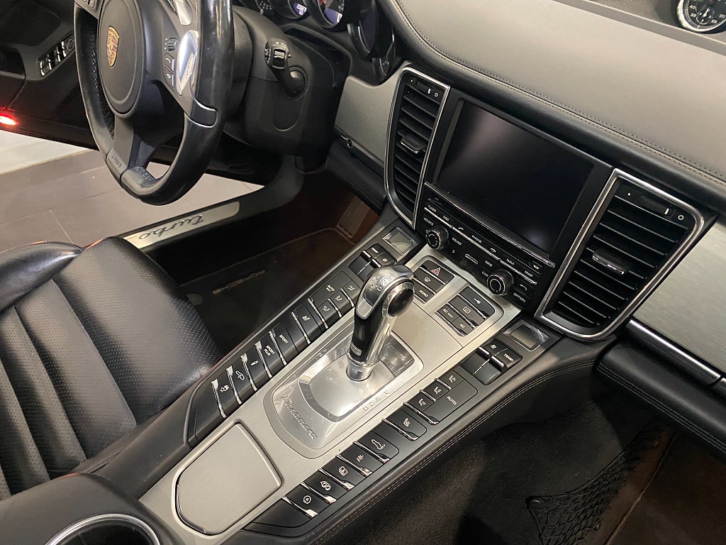 Porsche Panamera 2012 - miniatyr 17