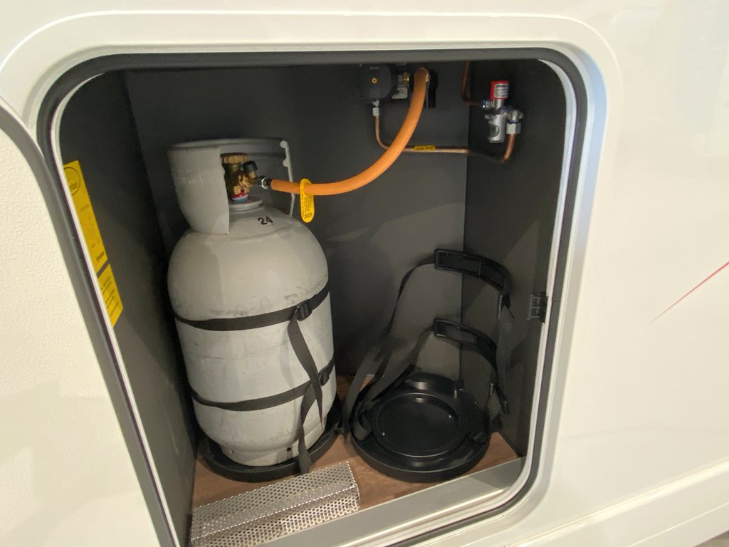 Kabe TMX 880 LT /Automat/AC/Solcell/ALDE/Taksäng/Ugn/5 bältad - Kabe