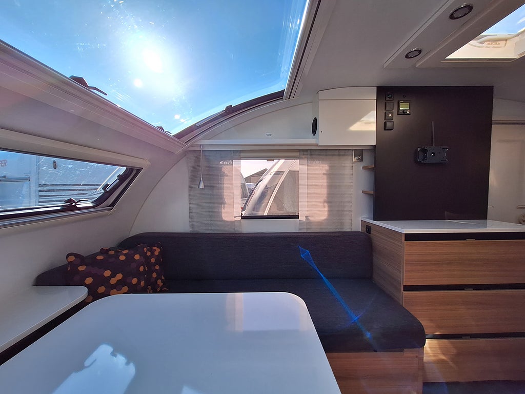 Adria Action 391 LH Dinette, Soltak