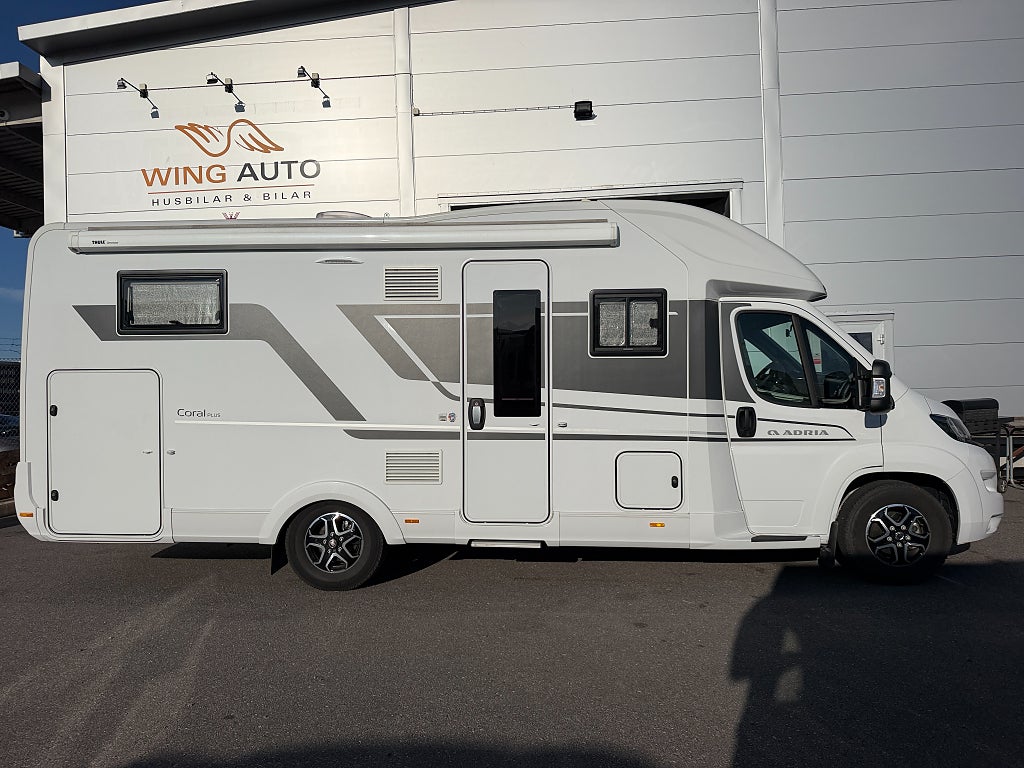 Adria Coral Plus 670 DL (140HK Automat) Långbäddar! UNIK! ALDE! Vinter