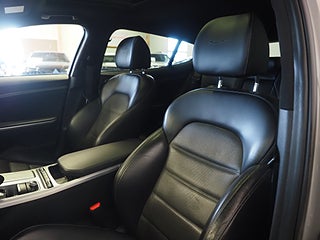 Halvkombi Kia Stinger 13 av 24