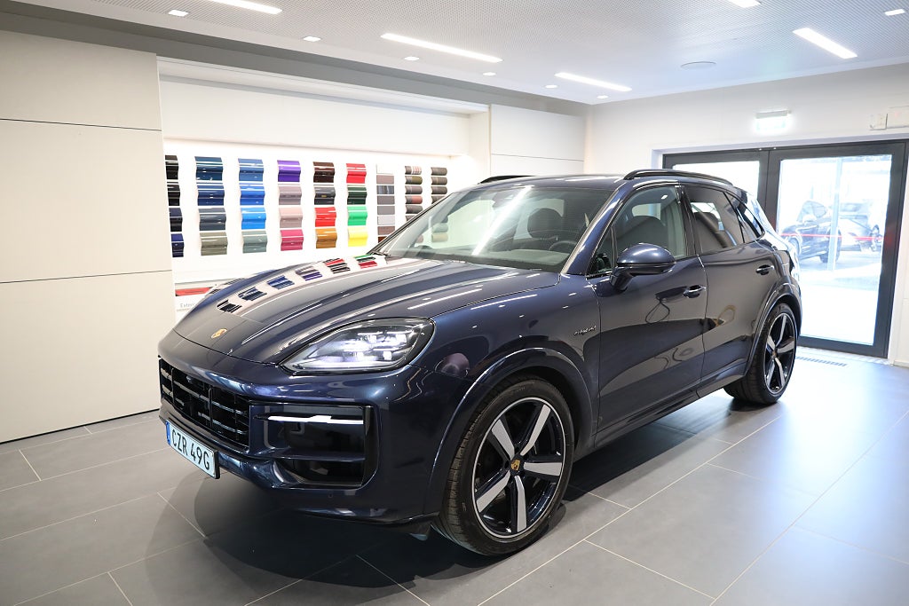 Porsche Cayenne E-Hybrid / 470 HK