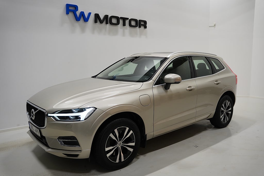 Volvo XC60 Recharge T8 AWD 392hk Momentum Pano Drag B-kamera P-värmare VOC 