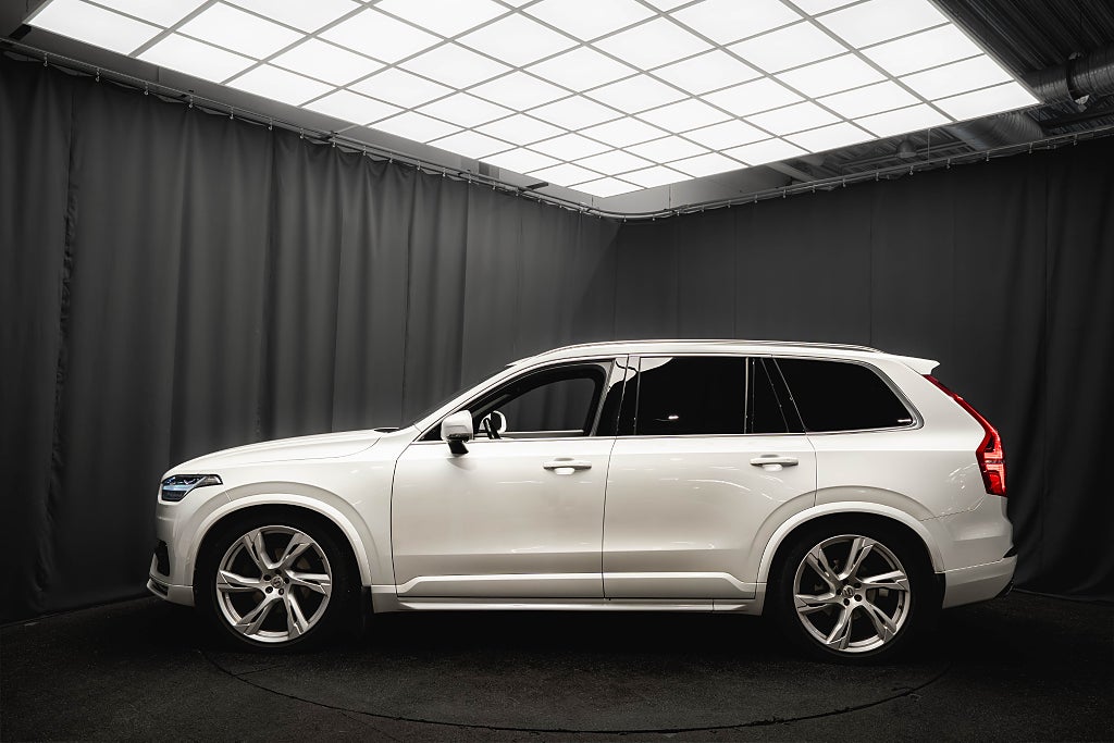 Volvo XC90 D5 AWD R-Design 7-SITS PANO LUFTFJ B&W DRAG HUD 360
